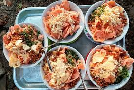 Bubur Ayam Pagi vs Bubur Ayam Malam, Ada Bedanya? – Rasa, Topping, dan Mood